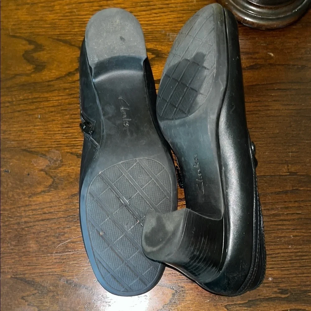 Clarks elegant black